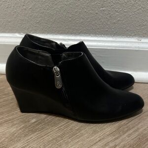 Adrienne Vittadini Black Wedge Ankle Shoes
